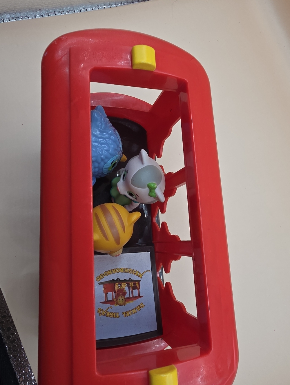 Daniel Tiger's Neighborhood Pull Back Ding Trolley with 2 Friends Mister Rogers - Picture 2 of 5